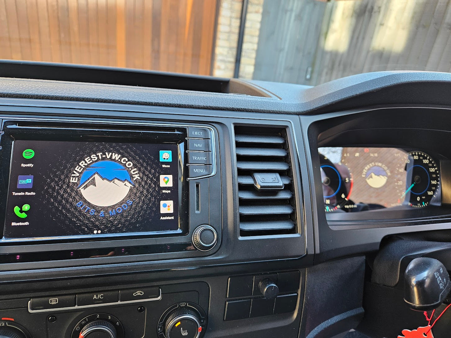 EVEREST-VW DIGIDASH <--> HEAD UNIT Android Ai KIT: (Android Ai Box, Cables & Remote Control/Keyboard Mouse)