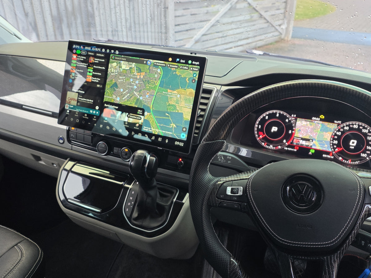 MEKEDE DUDU7 15.8 inch Android head unit and DigiDash digital dashboard fitted in a VW Transporter T6