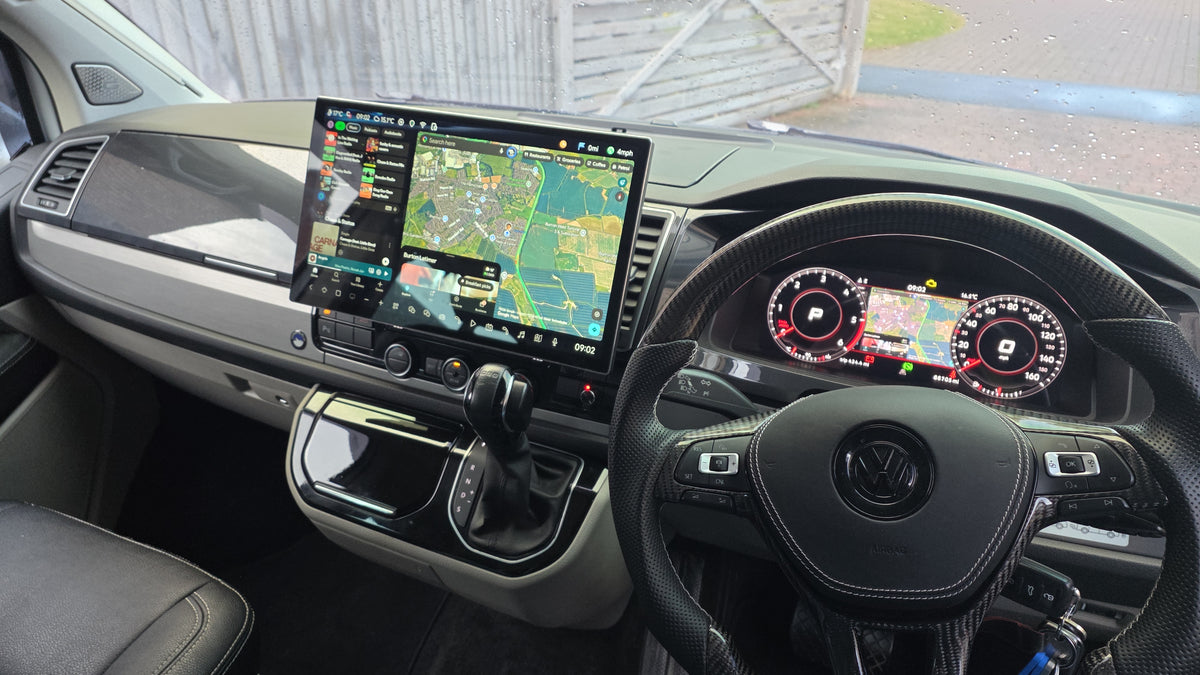 MEKEDE DUDU7 15.8 inch Android head unit and DigiDash digital dashboard fitted in a VW Transporter T6