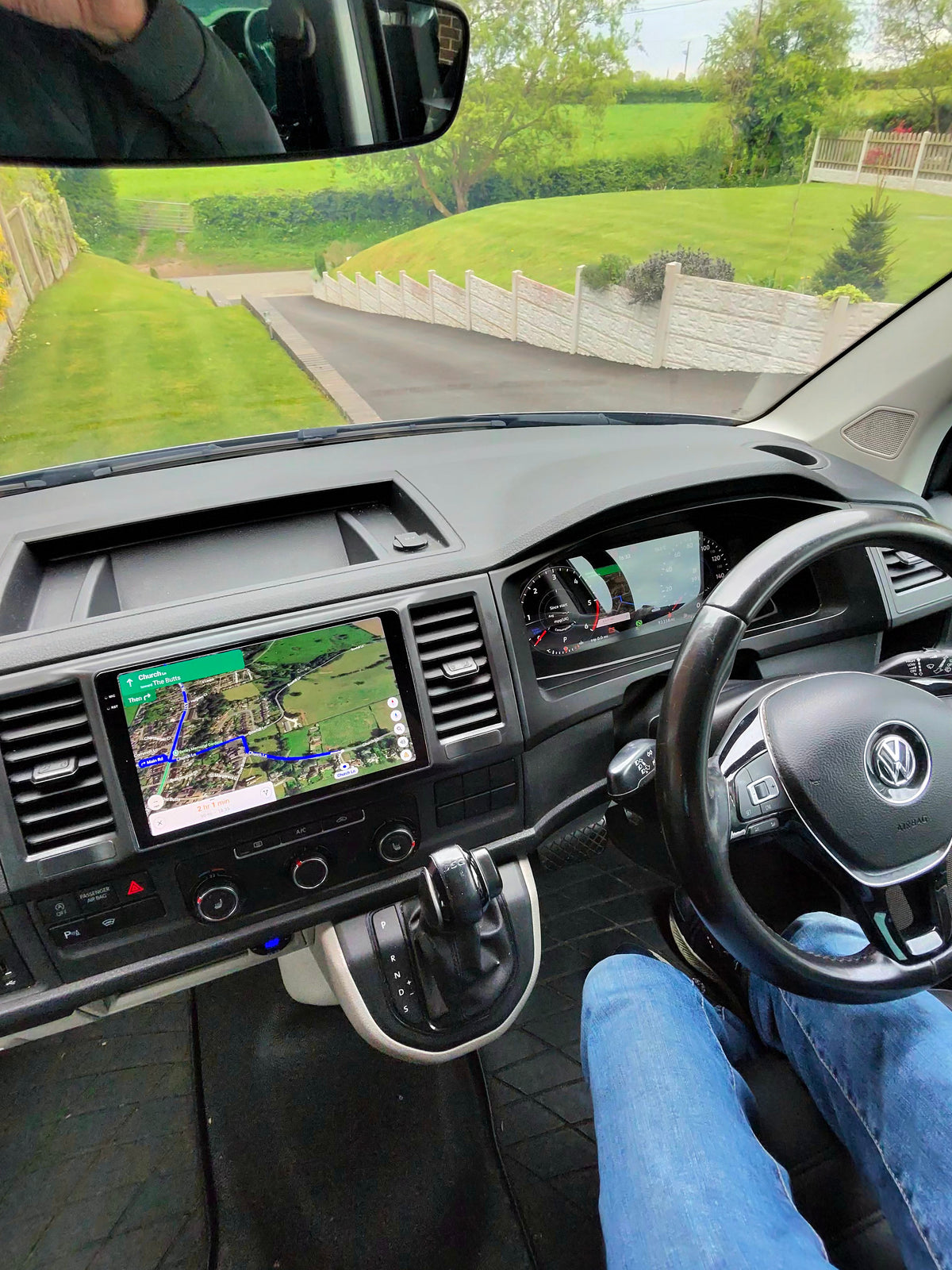 MEKEDE DUDU7 head unit and DigiDash digital dashboard fitted in a VW Transporter T6, driver's view